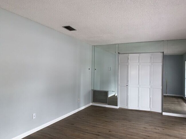 Building Photo - LOVELY NORTHDALE POOL HOME