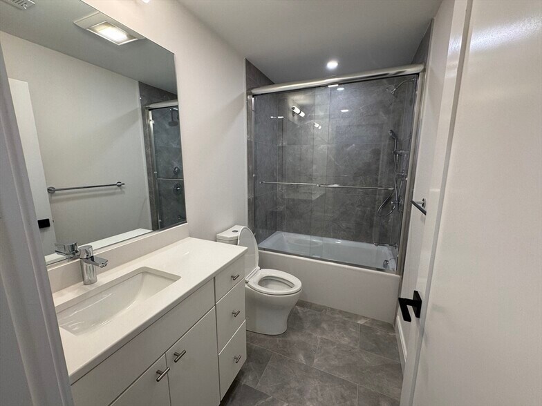 Building Photo - 281 Lamartine St