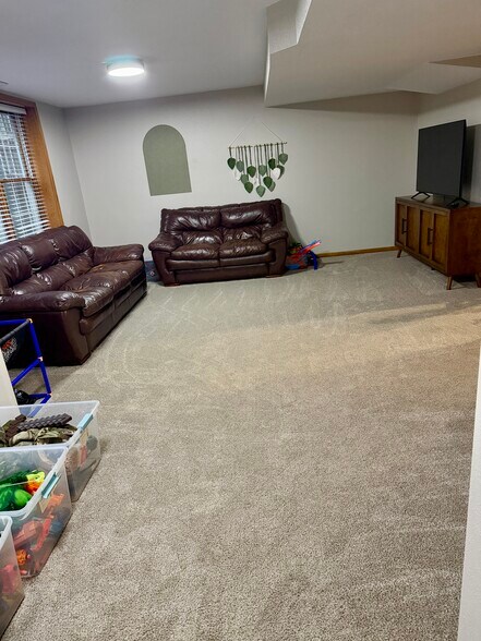 Building Photo - 2202 Pinehurst Dr