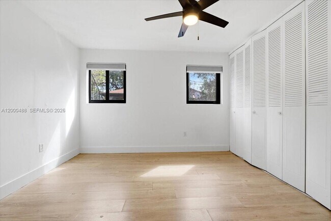 Building Photo - 3522 SW 25th St