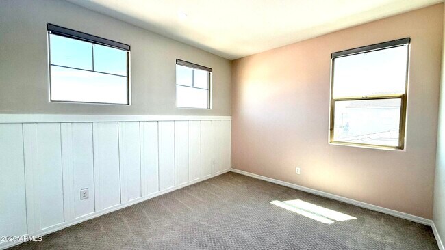 Building Photo - 26410 N Thornhill Dr