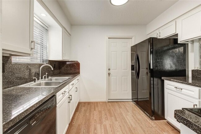 Building Photo - 12207 Meadowdale Dr