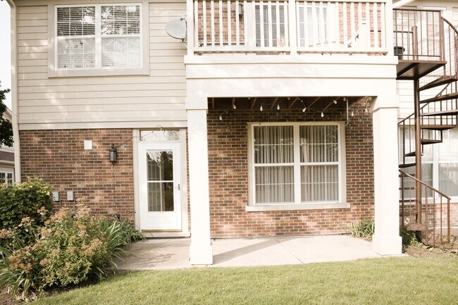 Building Photo - 501 Saddlebrook Ln