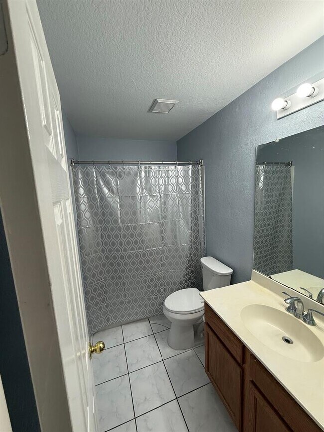 Building Photo - 2562 Vernell Way