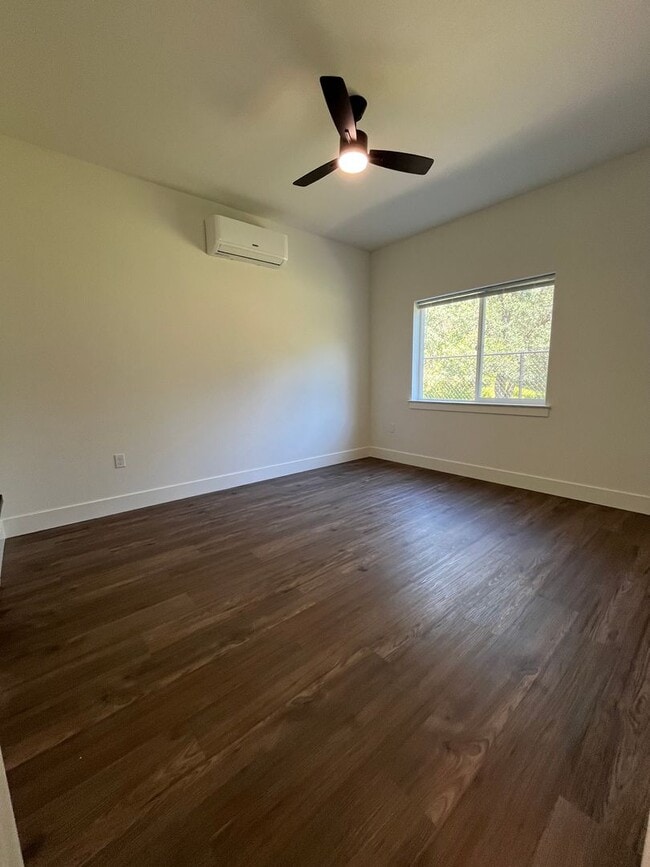 Building Photo - Newly built homes with City of Redding solar!