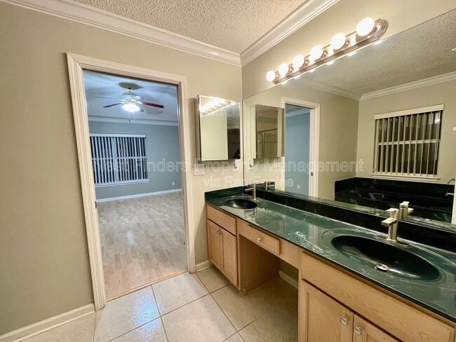 Building Photo - 2127 Forest Gate Dr W