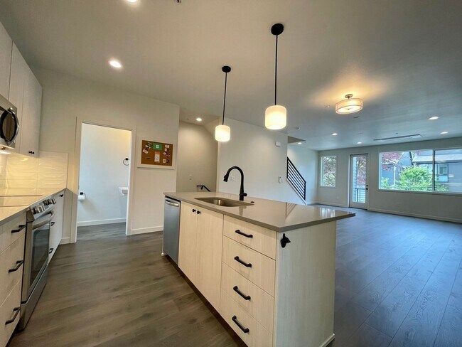 Building Photo - Sellwood-Moreland 2 Bedroom 2.5 Bath BRAND NEW Condo Convienent to OHSU~ Includes A/C and Washer ...