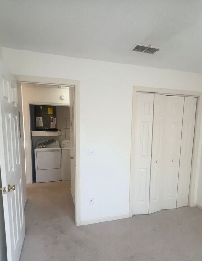 Building Photo - Central Wilmington! Live across from The Point at Barclay! Lovely one level patio home in popular...