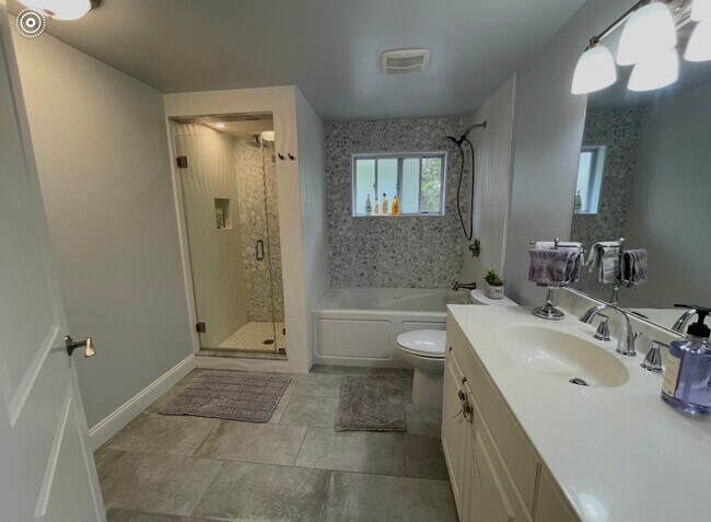 Building Photo - 260 French St