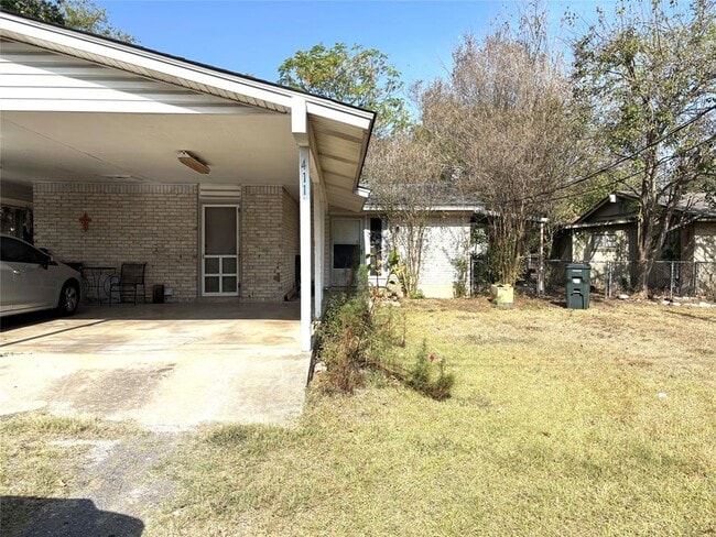 Building Photo - 411 Live Oak St