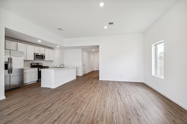 Building Photo - 9923 Oakheath Blf Dr