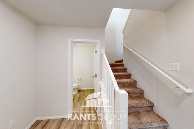 Building Photo - Great Location! Easy JBLM Commute!