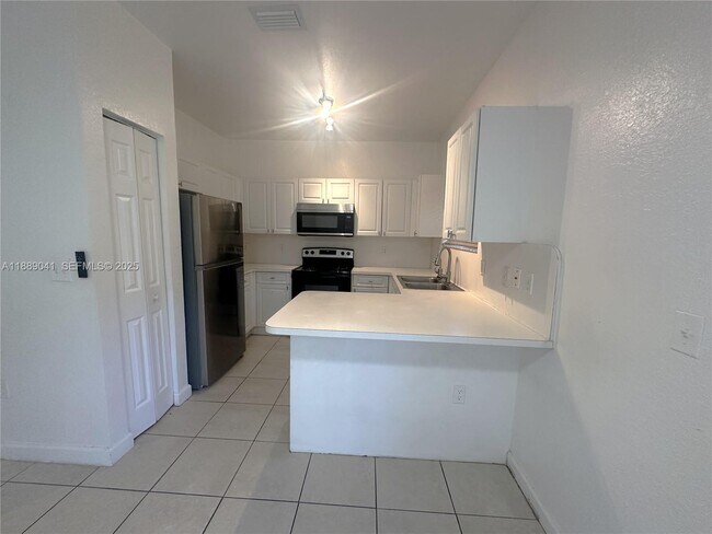 Building Photo - 2731 NE 3rd Dr