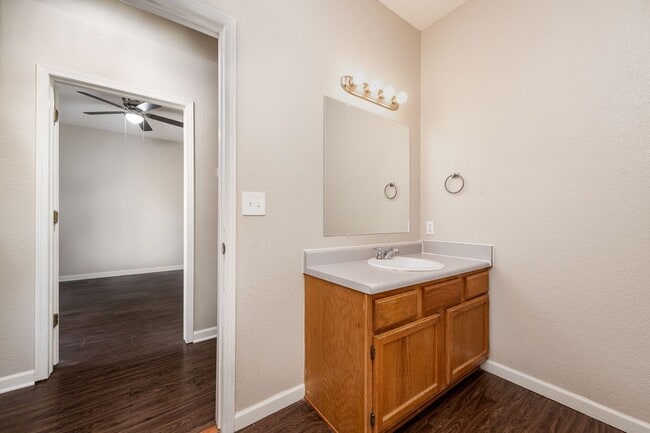 Building Photo - Remodeled 2 Bedroom Duplex in Rogers AR – Pet Friendly, Private Community