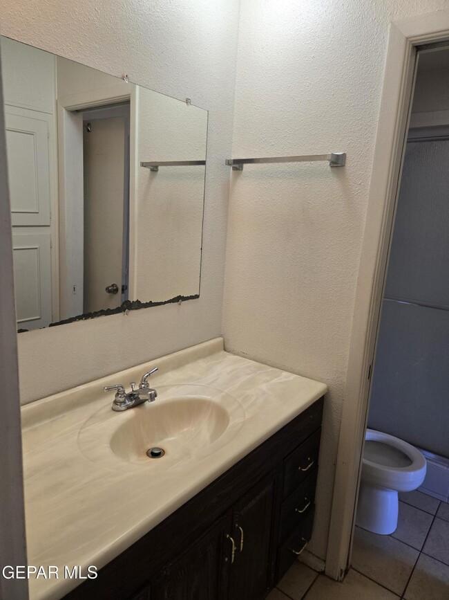 Building Photo - 6627 Escondido Dr
