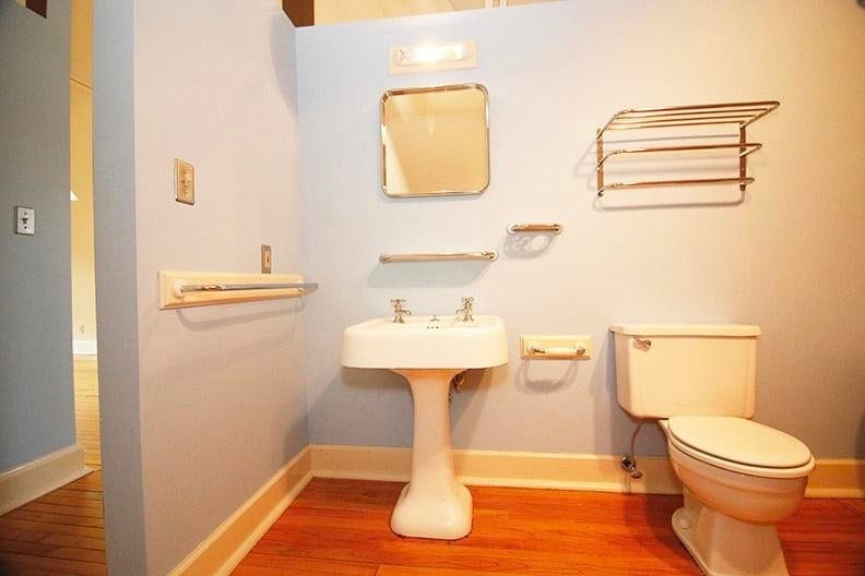 Building Photo - 2719 E Hartford Ave