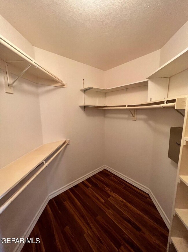 Building Photo - 7105 Tierra Roja St