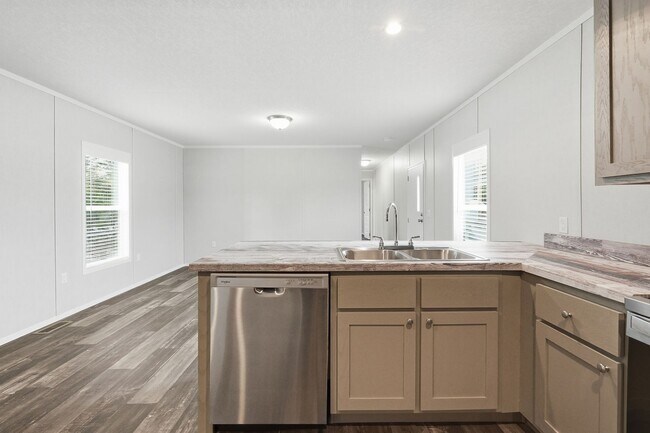 Building Photo - 443 Dogwood Ave