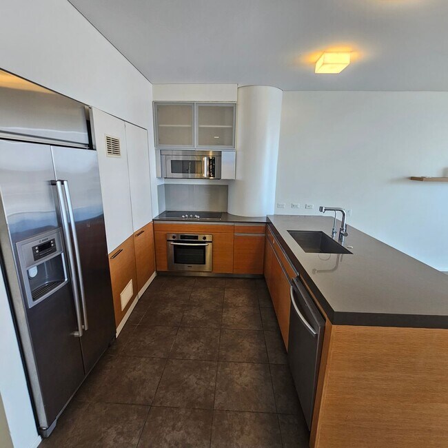Building Photo - Gorgeous 1 bedroom over the Las Vegas Strip!