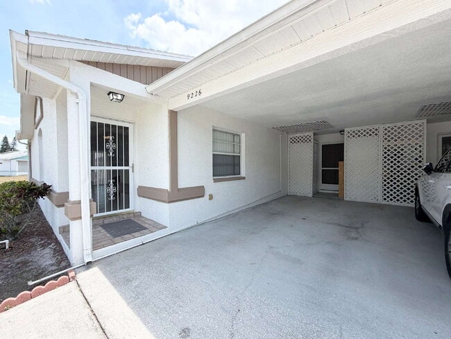 Building Photo - "Charming 2-Bed, 2-Bath Villa Retreat in New Port Richey!"