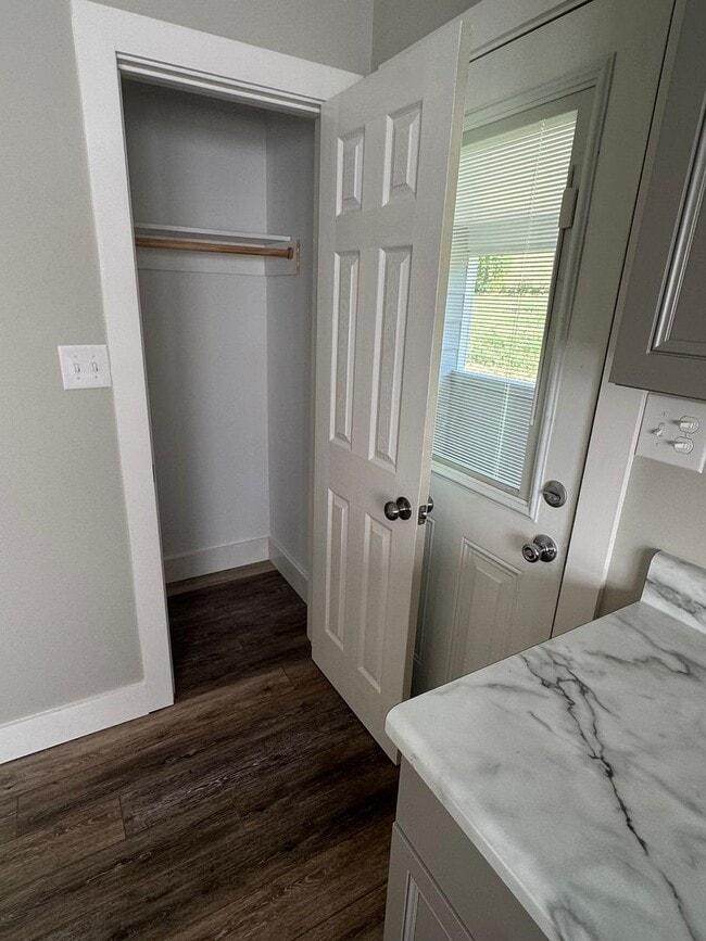 Building Photo - Cute 2BR, 1 Ba cottage in the country - Newly renovated