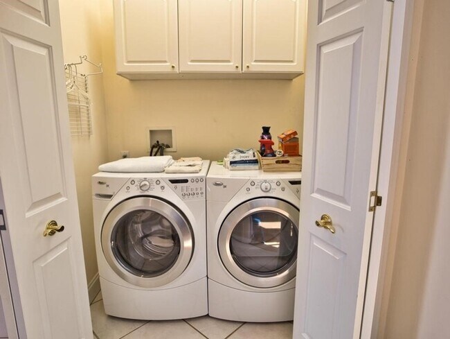 Building Photo - 149 Nanaquaket Rd