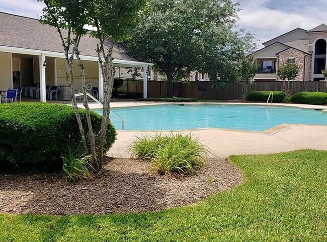 Building Photo - 8318 Greys Ln