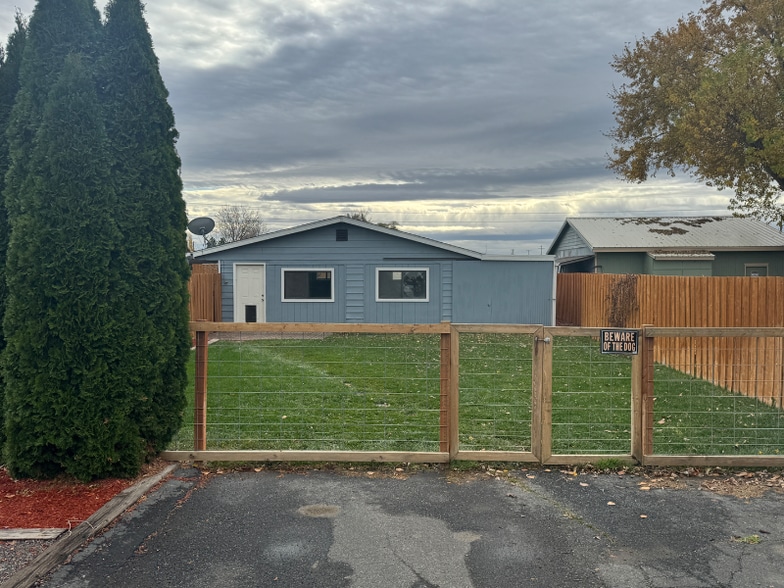 Building Photo - 9441 Maple Dr NE