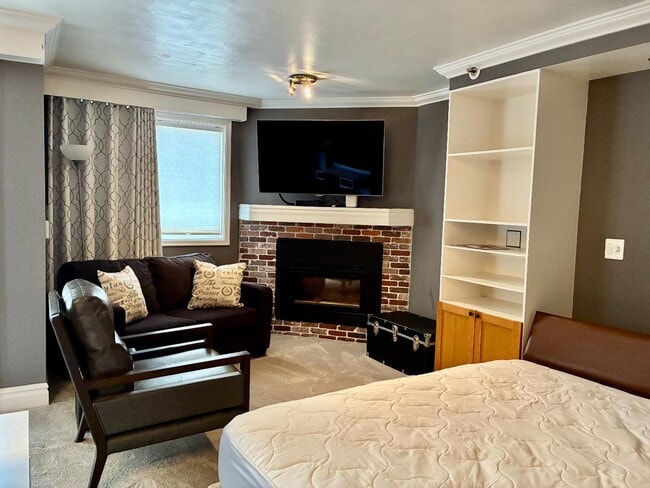 Building Photo - 310 Iron Horse Way