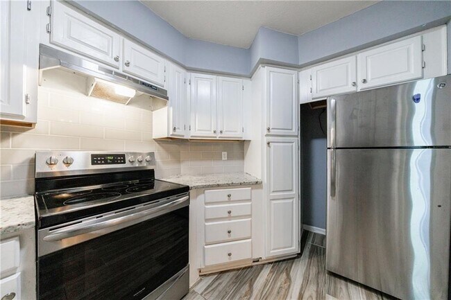 Building Photo - 27306 Plantation Dr NE