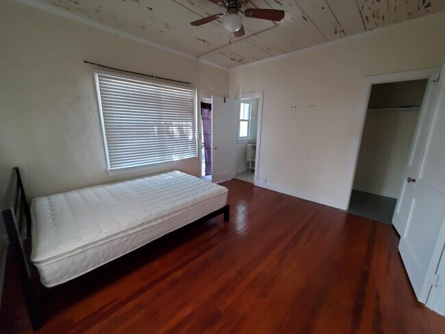 Building Photo - 301 Central Dr