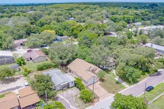 Building Photo - 1950 Lillian Ave