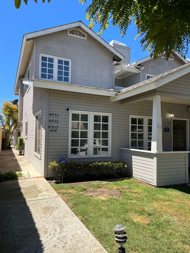 Building Photo - OB Beach House! 3 Bed 2.5 Bath A Block From the Water