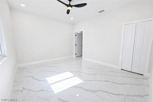 Building Photo - 2423 Milton Ave S