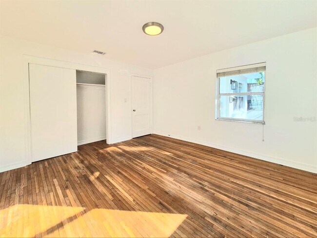 Building Photo - 2617 W Watrous Ave