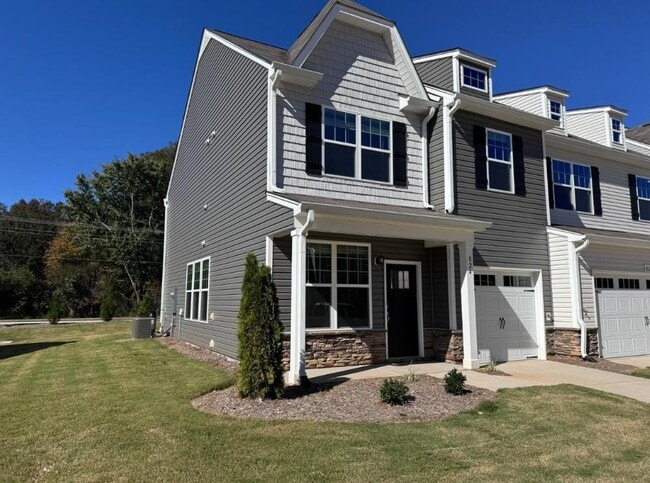 Building Photo - 824 Pryor St