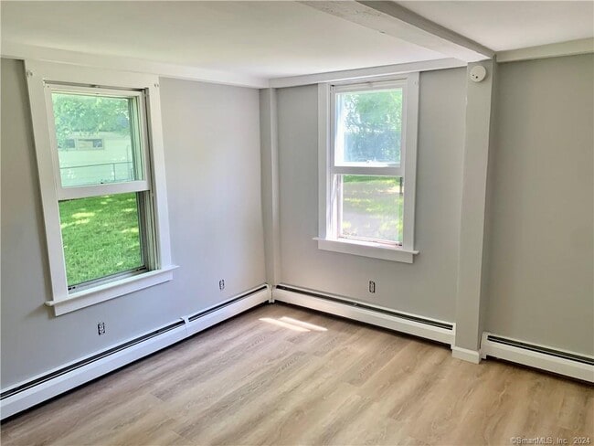 Building Photo - 551 N Main St