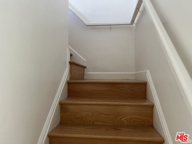 Building Photo - 5355 Rhea Ave