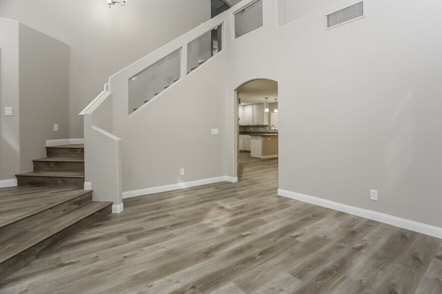 Building Photo - 8724 Honey Vine Ave