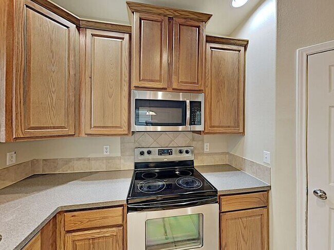 Building Photo - No App Fees. 1 Month Free Rent*