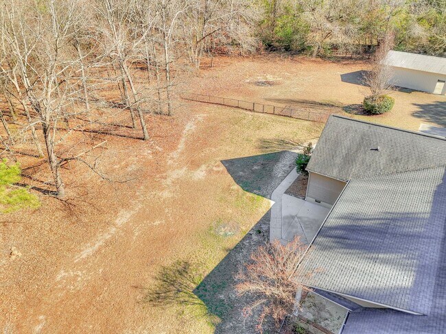 Building Photo - Large House on 3.5 Acres in Harlem