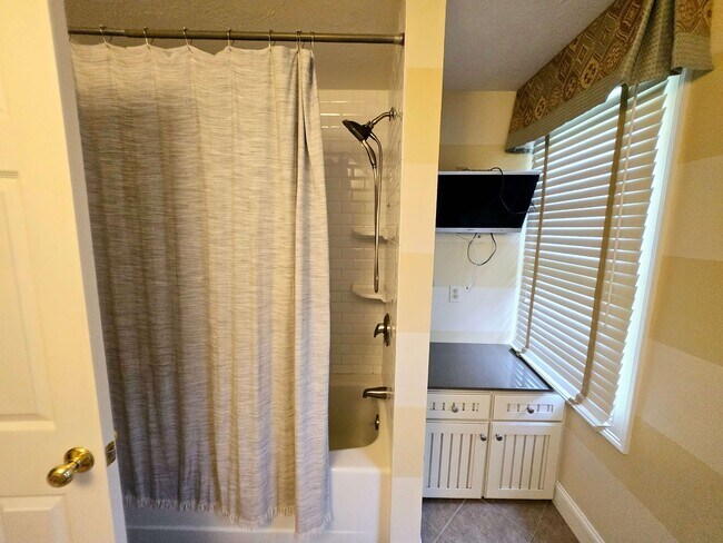 Building Photo - 56 Braley Jenkins Rd