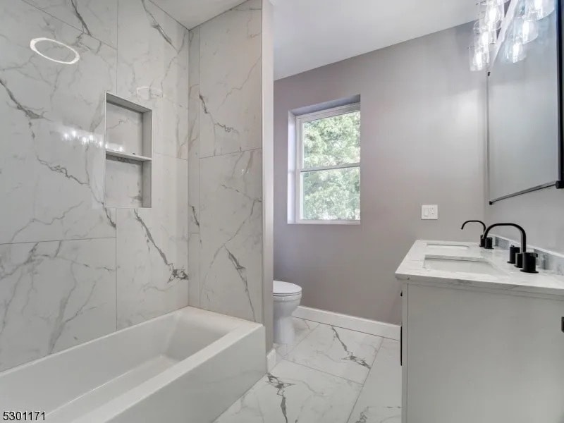 Full Bathroom 2 - 4 N 16th St