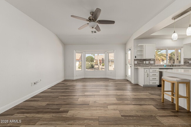 Building Photo - 14506 W Huron Dr