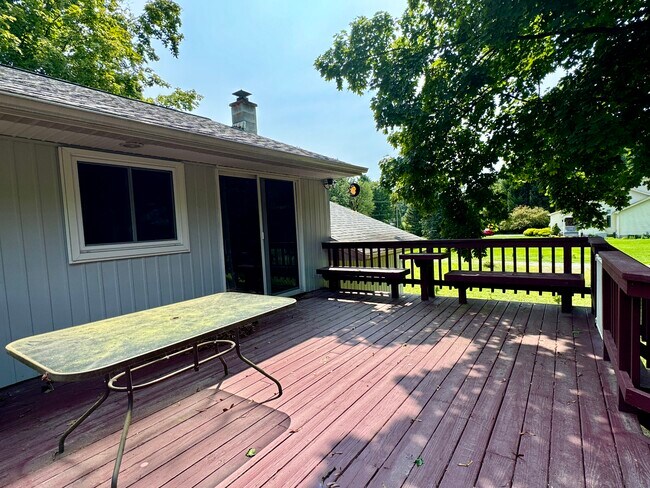 Building Photo - 114 Ingersoll Rd