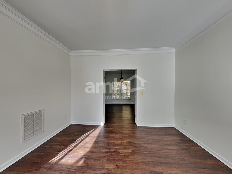 Building Photo - 3007 Linstead Dr