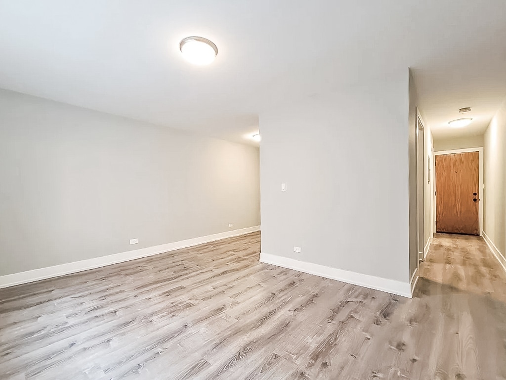 Building Photo - 525 W Surf St