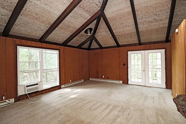 Building Photo - Private & Peaceful Living on 3 Wooded Acres