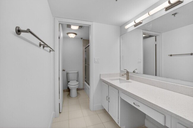 Building Photo - 3009 S Ocean Blvd