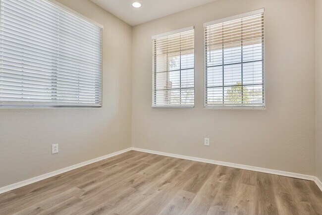 Building Photo - 45129 W Desert Cedars Ln